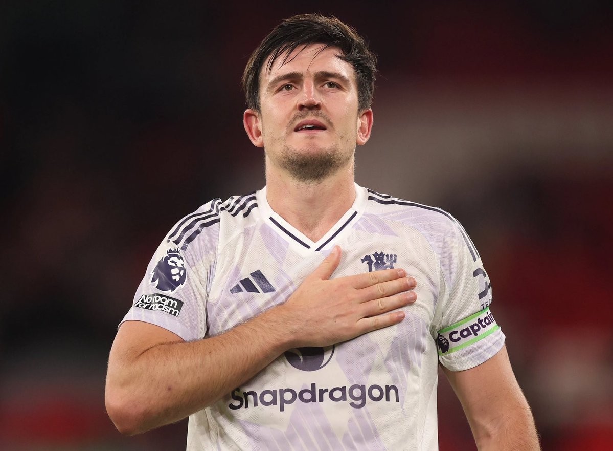 记者：3年前被剥夺队长袖标，马奎尔如今已然是没袖标的队长